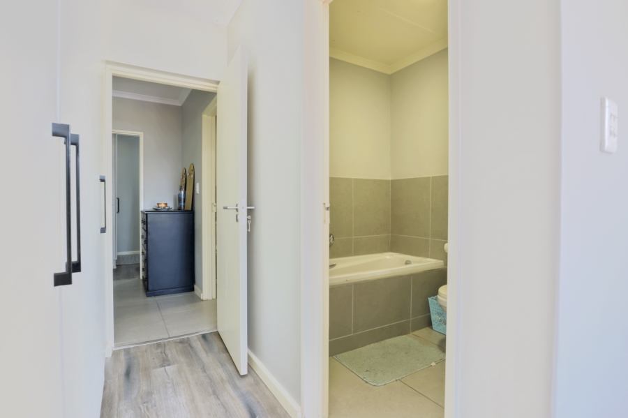 2 Bedroom Property for Sale in Burgundy Estate Western Cape